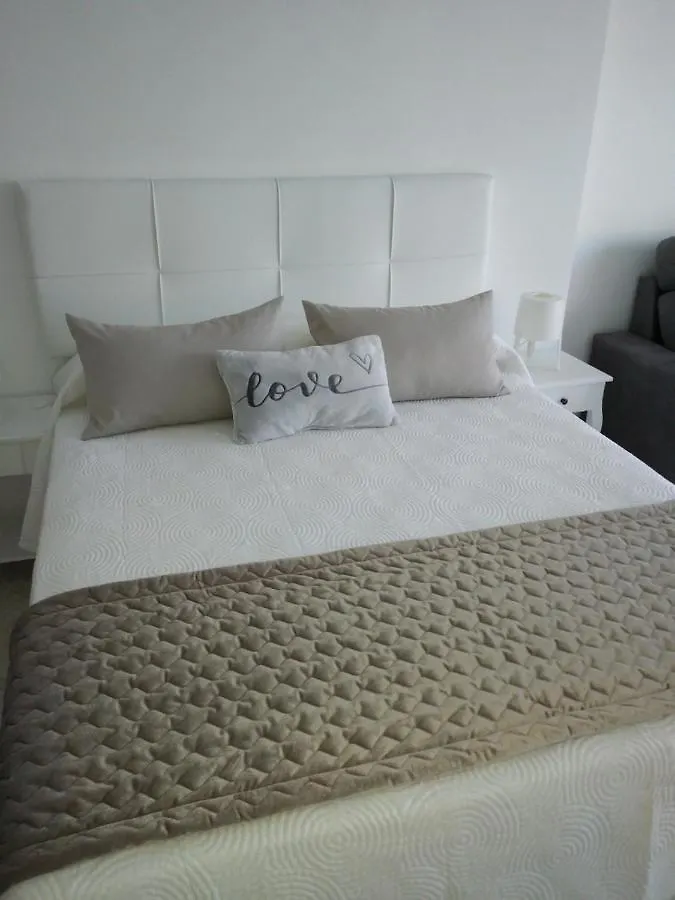 Apartamento BenalSuite estudio, piscina y playa en BenalBeach, Benalmádena