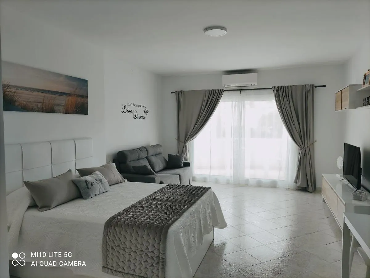 BenalSuite estudio, piscina y playa en BenalBeach, Benalmádena